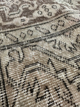 Load image into Gallery viewer, Vintage Turkish 6’3” x 10’3”