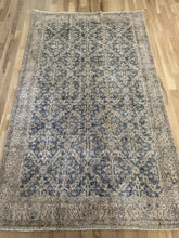Load image into Gallery viewer, Vintage Turkish 4’10” x 8’3”