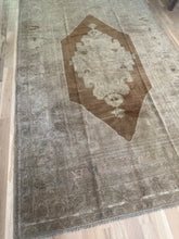 Load image into Gallery viewer, Vintage Turkish 5’3” x 8’3”