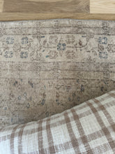Load image into Gallery viewer, Vintage Turkish 6’6” x 10’5”