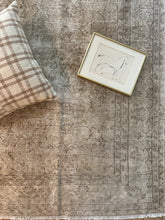 Load image into Gallery viewer, Vintage Turkish 6’10” x 10’3”