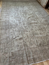 Load image into Gallery viewer, Vintage Turkish 7’6” x 12’