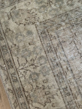 Load image into Gallery viewer, Vintage Turkish 6’10” x 10’3”