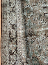 Load image into Gallery viewer, Vintage Mahal 7’8” x 11’