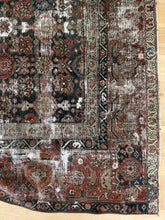 Load image into Gallery viewer, Antique Mahal 10’9” x 10’9”