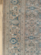 Load image into Gallery viewer, Vintage Mahal 7’9” x 11’