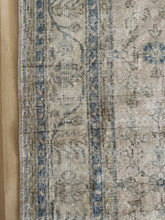 Load image into Gallery viewer, Vintage Turkish 8’10” x 11’4”