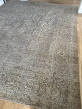 Load image into Gallery viewer, Antique Mahal 9’1” x 11’7”