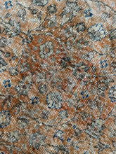 Load image into Gallery viewer, Vintage Turkish Rug 7’ x 10’6”