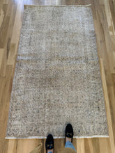 Load image into Gallery viewer, Vintage Turkish 3’9” x 6’7”
