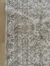Load image into Gallery viewer, Vintage Turkish 3’2” x 7’7”