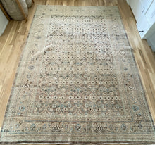 Load image into Gallery viewer, Vintage Floral Mahal 7’ x 10’3”