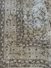 Load image into Gallery viewer, Vintage Turkish 6’11” x 10’1”