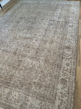 Load image into Gallery viewer, Vintage Turkish 7’5” x 11’1”