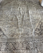 Load image into Gallery viewer, Vintage Designer #131 Large Area Rug 10’5” x 13’11”