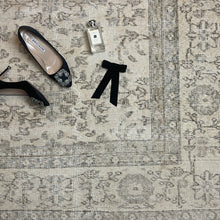 Load image into Gallery viewer, Vintage Turkish Area Rug 9’8” x 13’7”