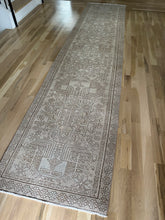 Load image into Gallery viewer, Vintage Heriz 2’11” x 12’11”