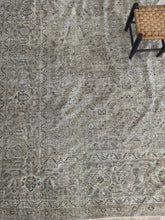 Load image into Gallery viewer, Antique Mahal 9’1” x 11’7”