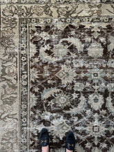 Load image into Gallery viewer, Antique Mahal 6’5” x 10’1”