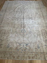 Load image into Gallery viewer, Vintage Turkish Area Rug 7’7” x 10’7”