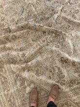 Load image into Gallery viewer, Vintage Medium Area Rug 6’8” x 10’