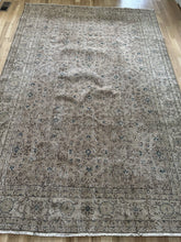 Load image into Gallery viewer, Vintage Turkish 6’11” x 10’2”