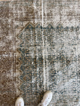 Load image into Gallery viewer, Antique Designer #138 6’10” x 10’11” Area Rug