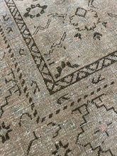 Load image into Gallery viewer, Vintage Mahal 7’6” x 10’3”