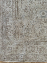 Load image into Gallery viewer, Vintage Turkish Rug