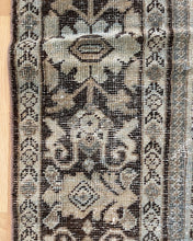 Load image into Gallery viewer, Antique Mahal 9’2” x 12’3”