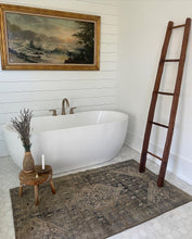 Load image into Gallery viewer, Vintage 3’2” x 5’2” scatter rug