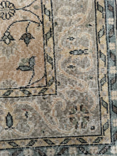 Load image into Gallery viewer, Vintage Turkish 6’1” x 9’8”