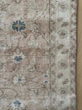 Load image into Gallery viewer, Vintage Turkish 3’ x 11’3”