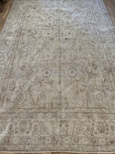 Load image into Gallery viewer, Vintage Turkish Rug