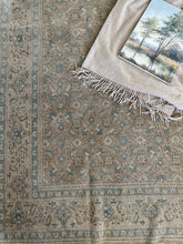 Load image into Gallery viewer, Antique Mahal 9’6” x 12’4”