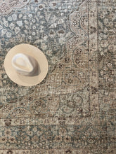 Load image into Gallery viewer, Vintage Large Area Rug 8’7” x 12’