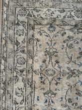 Load image into Gallery viewer, Vintage Turkish 4’5” x 7’3”