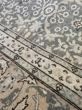 Load image into Gallery viewer, Vintage Hereke 6’6” x 9’6”