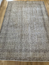Load image into Gallery viewer, Vintage Turkish 6’11” x 10’1”