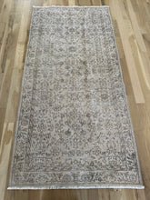Load image into Gallery viewer, Vintage Turkish 3’2” x 7’7”