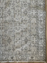 Load image into Gallery viewer, Vintage Turkish 5’9” x 9’3”
