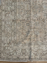 Load image into Gallery viewer, Turkish Large Area Rug 8’8” x 13’9”