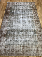Load image into Gallery viewer, Antique Designer #138 6’10” x 10’11” Area Rug