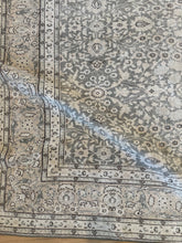 Load image into Gallery viewer, Vintage Hereke 6’6” x 9’6”