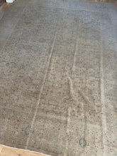 Load image into Gallery viewer, Antique Mahal 9’9” x 12’7”