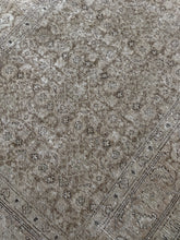 Load image into Gallery viewer, Vintage 4’4” x 5’9” Scatter Rug