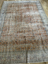 Load image into Gallery viewer, Vintage Turkish Rug 7’ x 10’6”