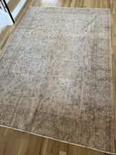 Load image into Gallery viewer, Vintage Turkish 6’11” x 9’9”