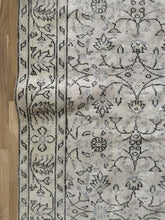 Load image into Gallery viewer, Vintage Turkish 5’6”x 9’4”