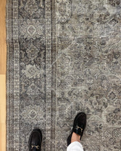 Load image into Gallery viewer, Antique Mahal 6’8” x 10’6”